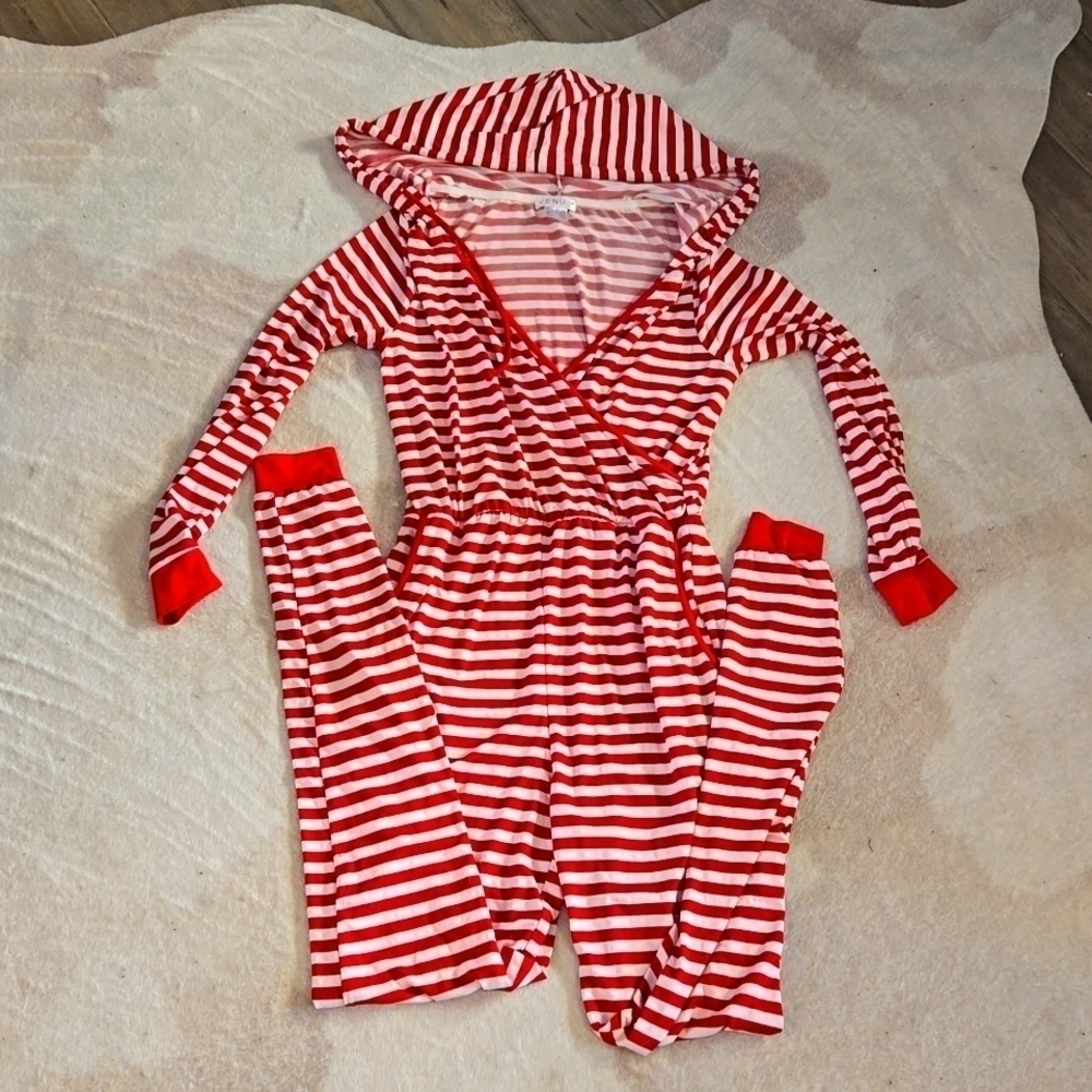 Venus Hoodied Onesie Lounge PJs sz 4 Red White EUC - Picture 3 of 3
